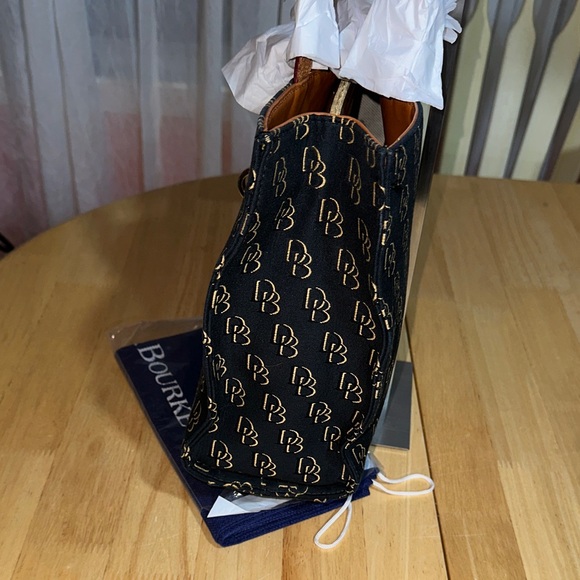 Dooney & Bourke NWT Black and Gold Designer Tote Bag - Picture 2 of 6